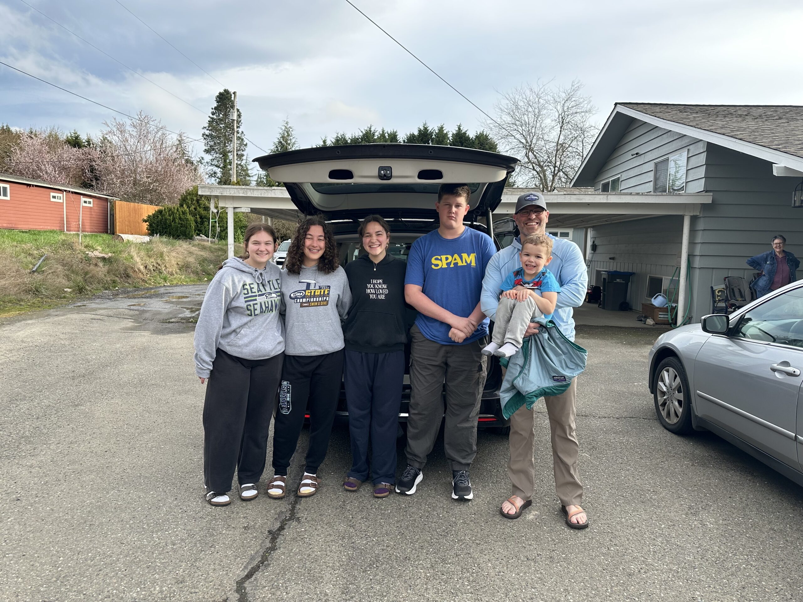Here is one carpool load packed up and ready to go. Don't they all look bright-eyed and excited?! *Note: the cute mini-missionary is not going along. He's just dreaming of the day when he'll get the chance to serve with the team. 