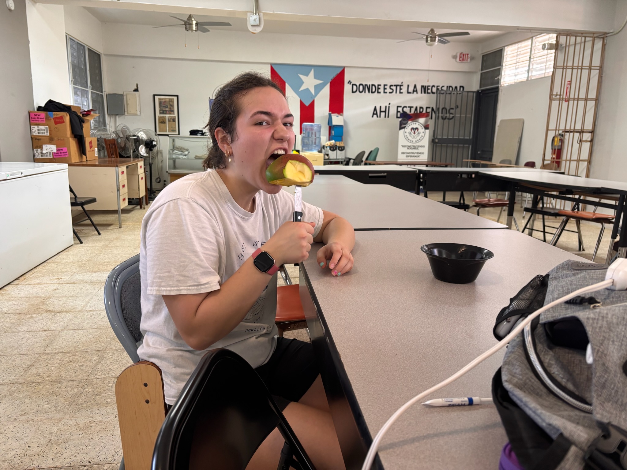 Leah Morse struggled to figure out the correct way to eat a fresh mango during a break.