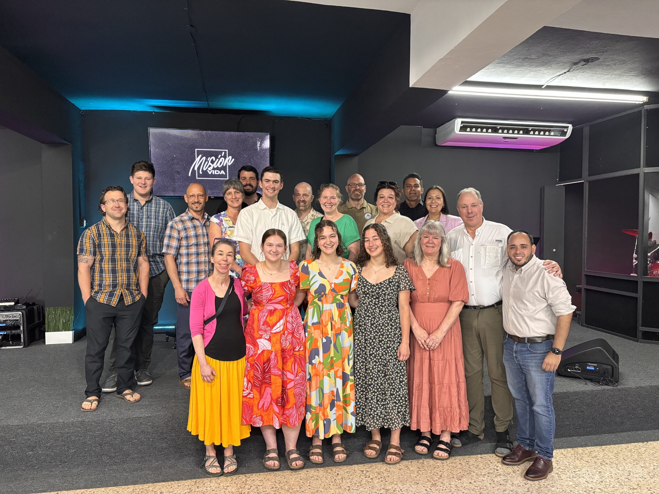 The entire 2 and a 1/2 hour service was beautiful. It was full of worship (some of the songs were familiar), testimony, prayer, and some powerful words from the Lord. 