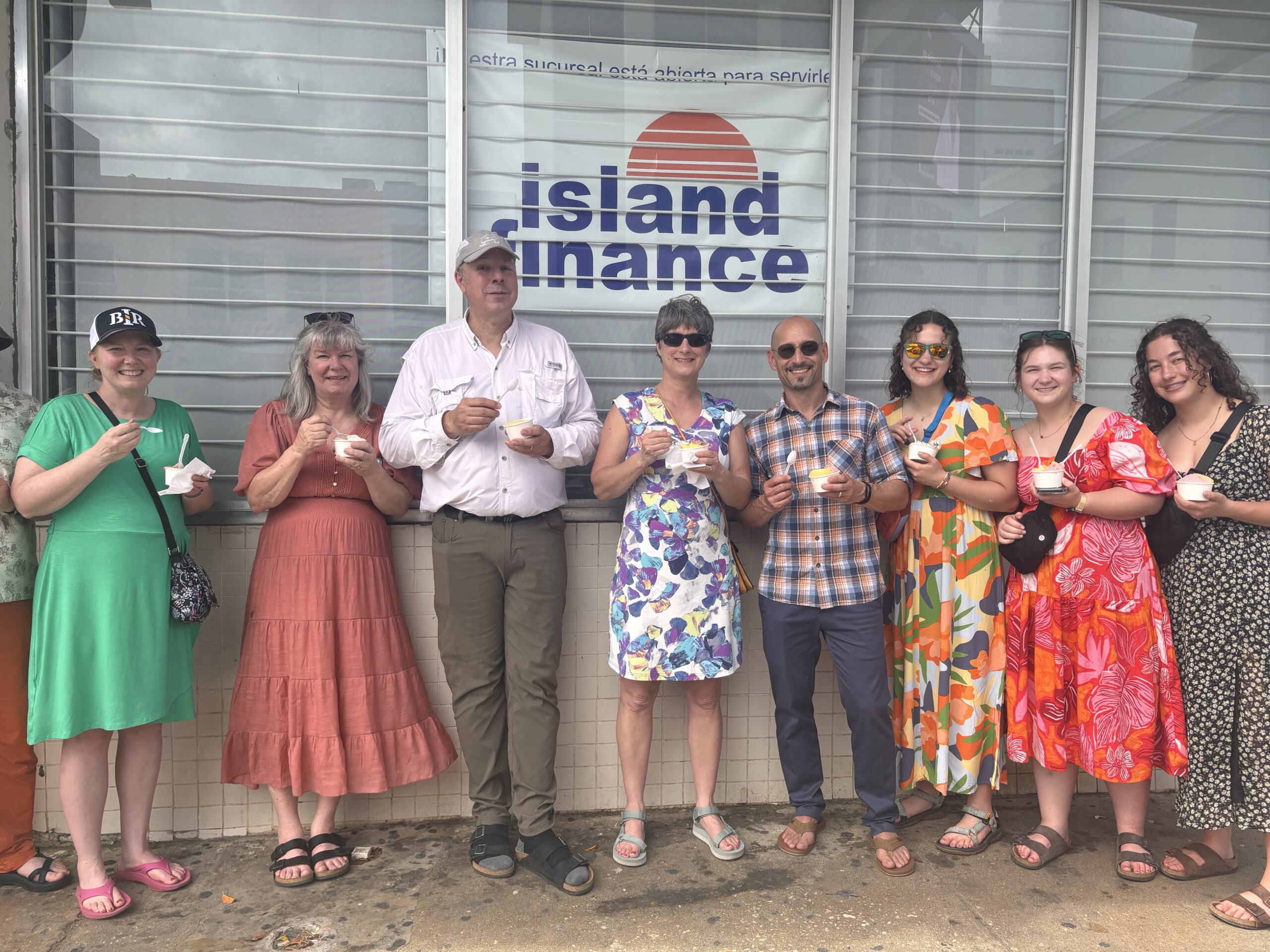 The hot sun made it necessary for the group to indulge in some delicious ice cream after lunch. Their favorite flavor? Parcha Colada (passion fruit).