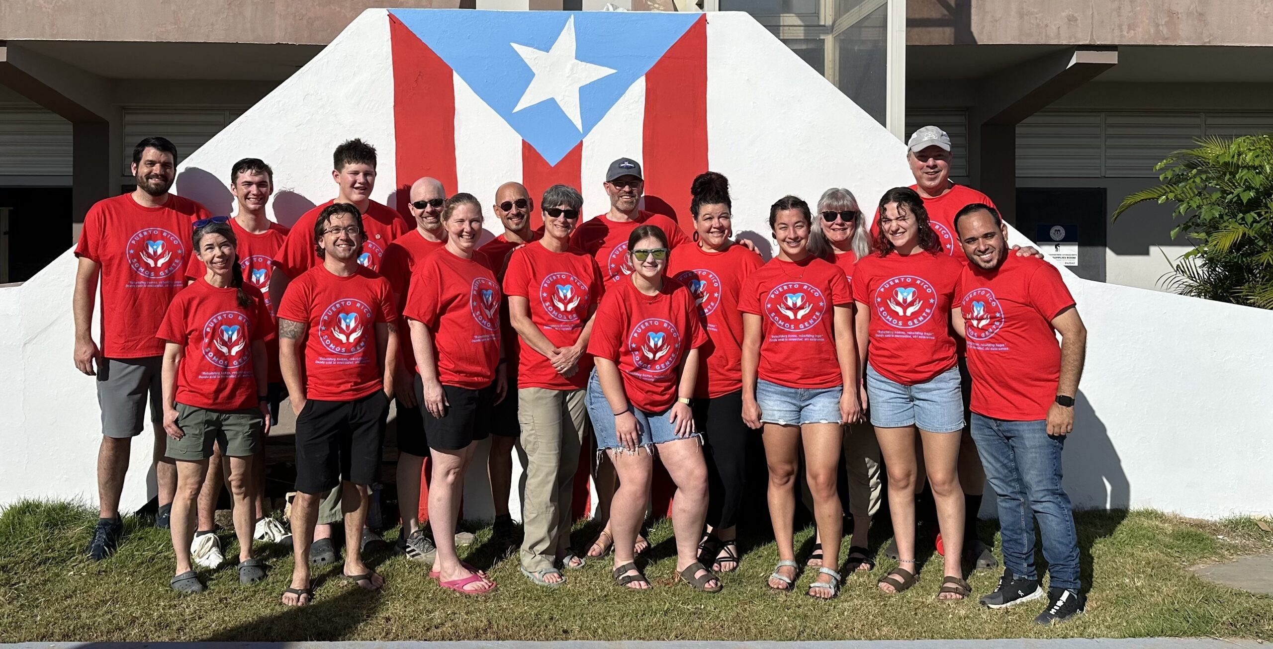 All dressed up in our new Somos Gente t-shirts, our group took one last picture in front of the center that will forever hold a beloved place in our hearts.
